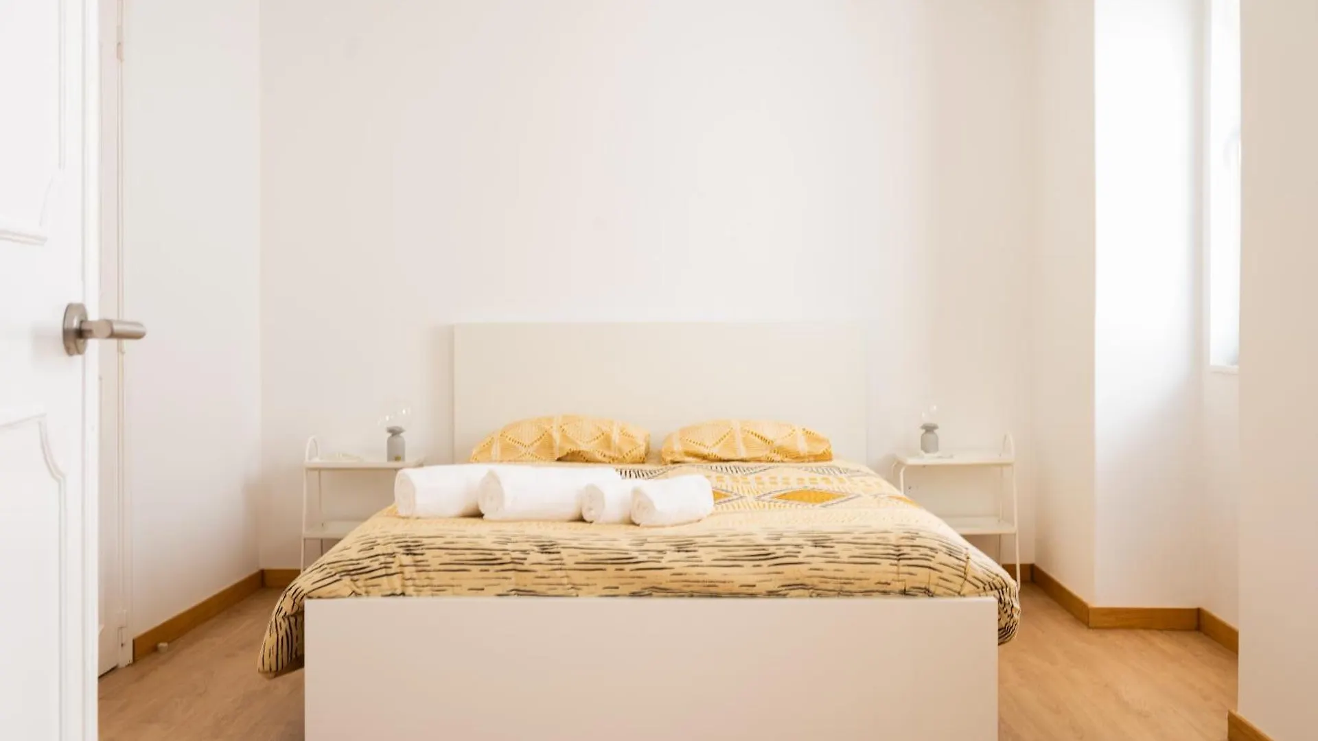 Modern Bairro Alto Rooms Lisboa Hostel